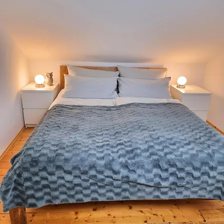 Modernes Mit Grosser Kueche, Terrasse & Garten